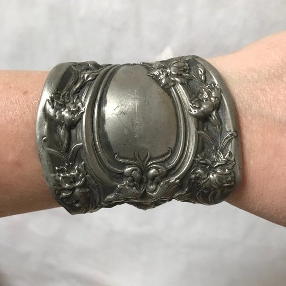 Antique Victorian Floral Silver plated Art Nouveau Cuff Goddess Wide Bracelet - Picture 6 of 14